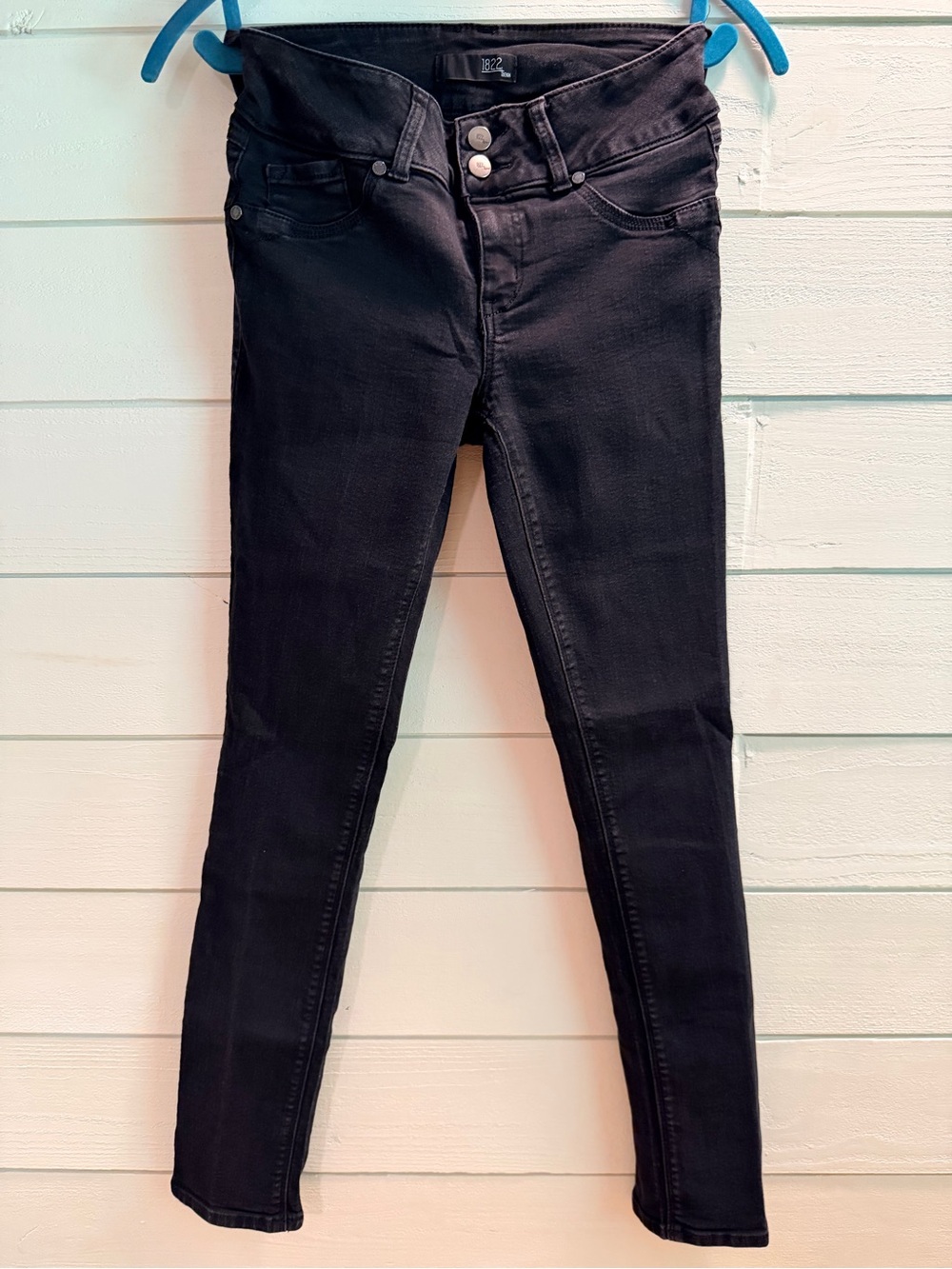 1822 Denim Black High-Rise Skinny Jeans
